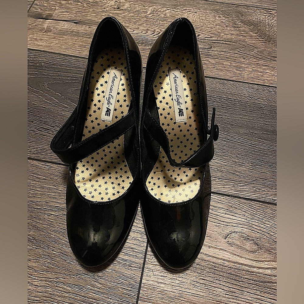 American Eagle Mary Jane's patent leather size 8 1/2 heels